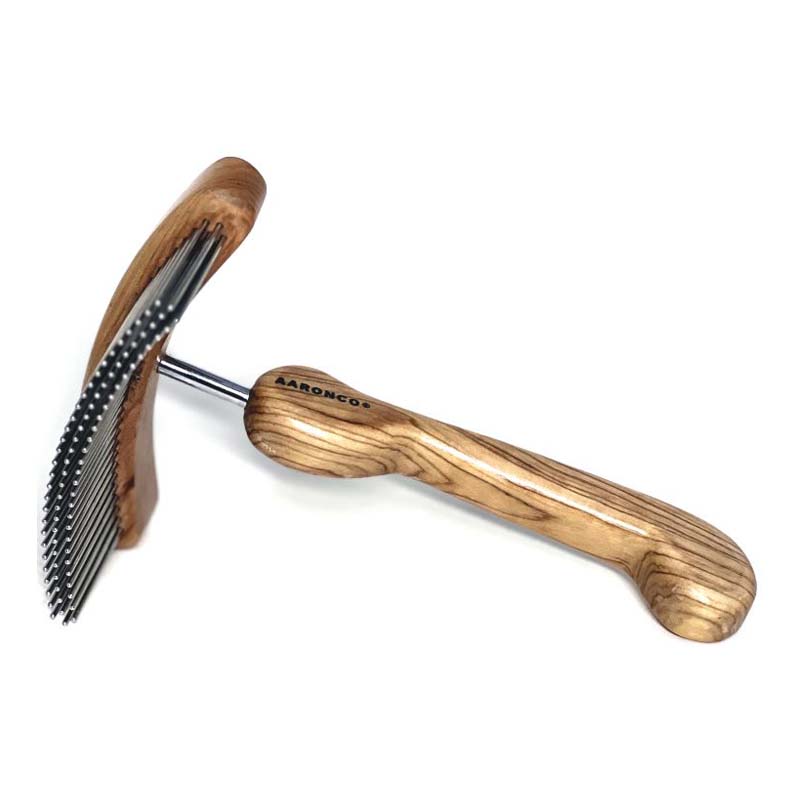 The Aaronco® Undercoat'R™ Professional Pet Grooming Rake was designed to maximize coat removal for pets that shed. It works best with medium to long double coats. This rake boasts 3 rows of 1.5” tines, each row containing 33 tines, allowing for more coat removal per stroke.