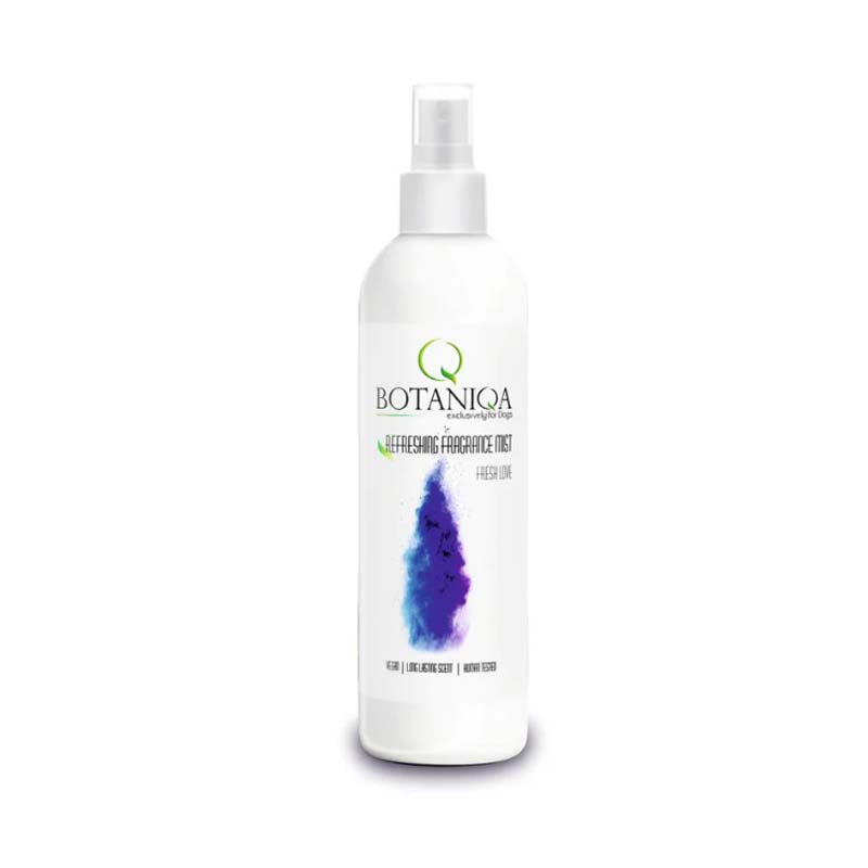 Botaniqa Refreshing Fragrance Mist Fresh Love for pets has a soft but fresh floral-woody aroma with hints of vanilla, jasmin and citrus undertones.