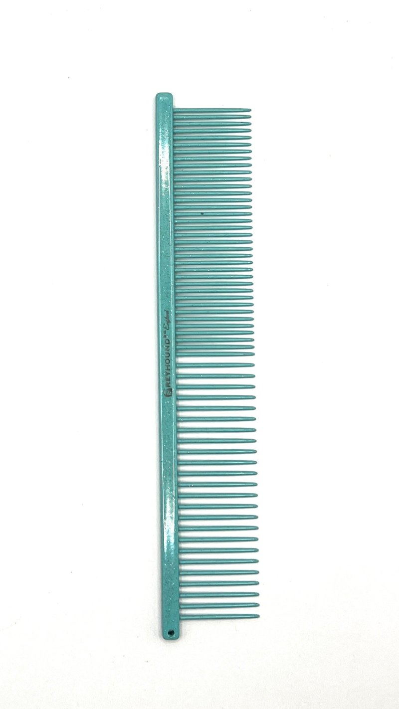 The patented Greyhound Comb Beauty Collection features a 7.6"L x 1.4"W fine to medium tine combination which gives superior styling control for all coat types. These versatile combs have been a staple of the pet grooming industry for over 100 years. Sparkle colored finish collection. Tiffany Blue.