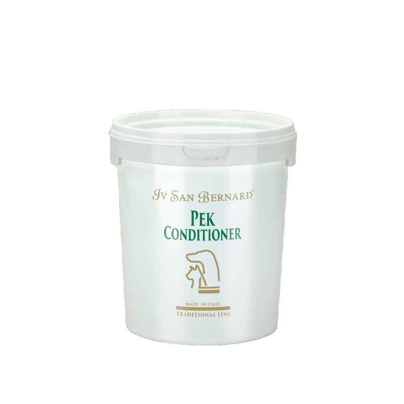 Iv San Bernard Traditional PEK Pet Conditioner is a versatile general use conditioner using vegetable collagen derived from olive oil that also serves as a powerful detangler that works especially well for medium and long coats. PEK can be applied straight to the coat, mixed into other conditioners boosting their effect or utilized as a detangling spray. PEK is widely used in a variety of ISB protocols.