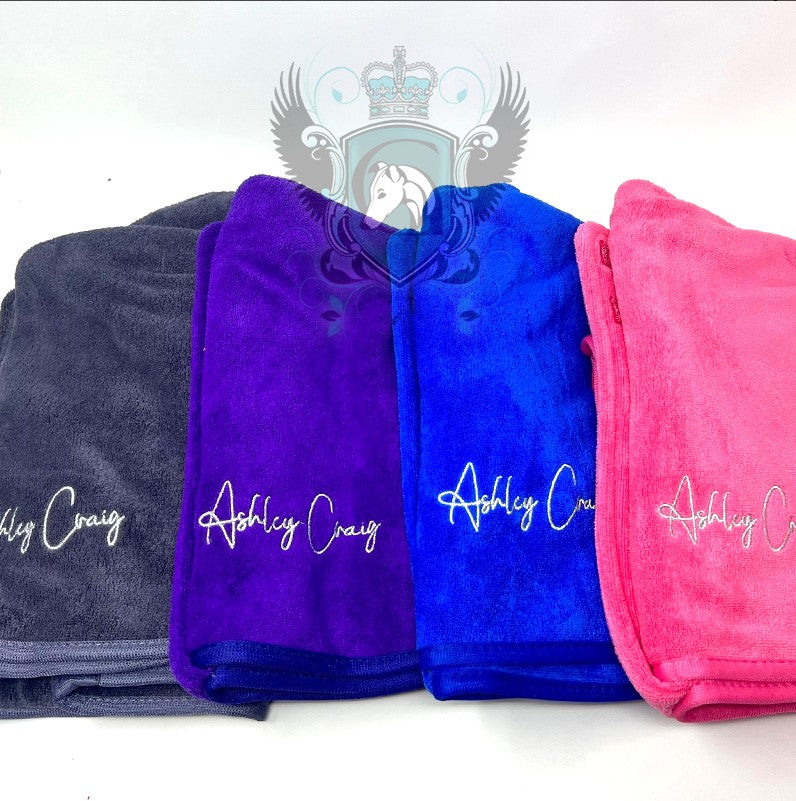 Ashley Craig has created a double-thickness velvet microfiber, pet robes which can absorb up to 50% more water than other microfiber towels, significantly reducing drying times. Ideal for preparing wire hair and flat coated breeds for show. Each robe has a secure Velcro closure and fits over the head with ease.