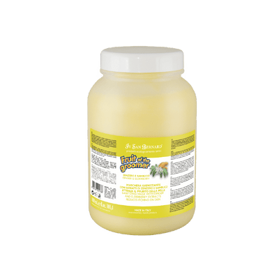 Iv San Bernard Elderberry Ginger Pet Conditioner, for all pet coats, was developed to treat itchy dry scalp. Combing elderberry's anti-inflammatory and high antioxidant levels with ginger's ability to stimulate blood circulation, this shampoo hydrates, fortifies, treats split ends and aides coat growth.