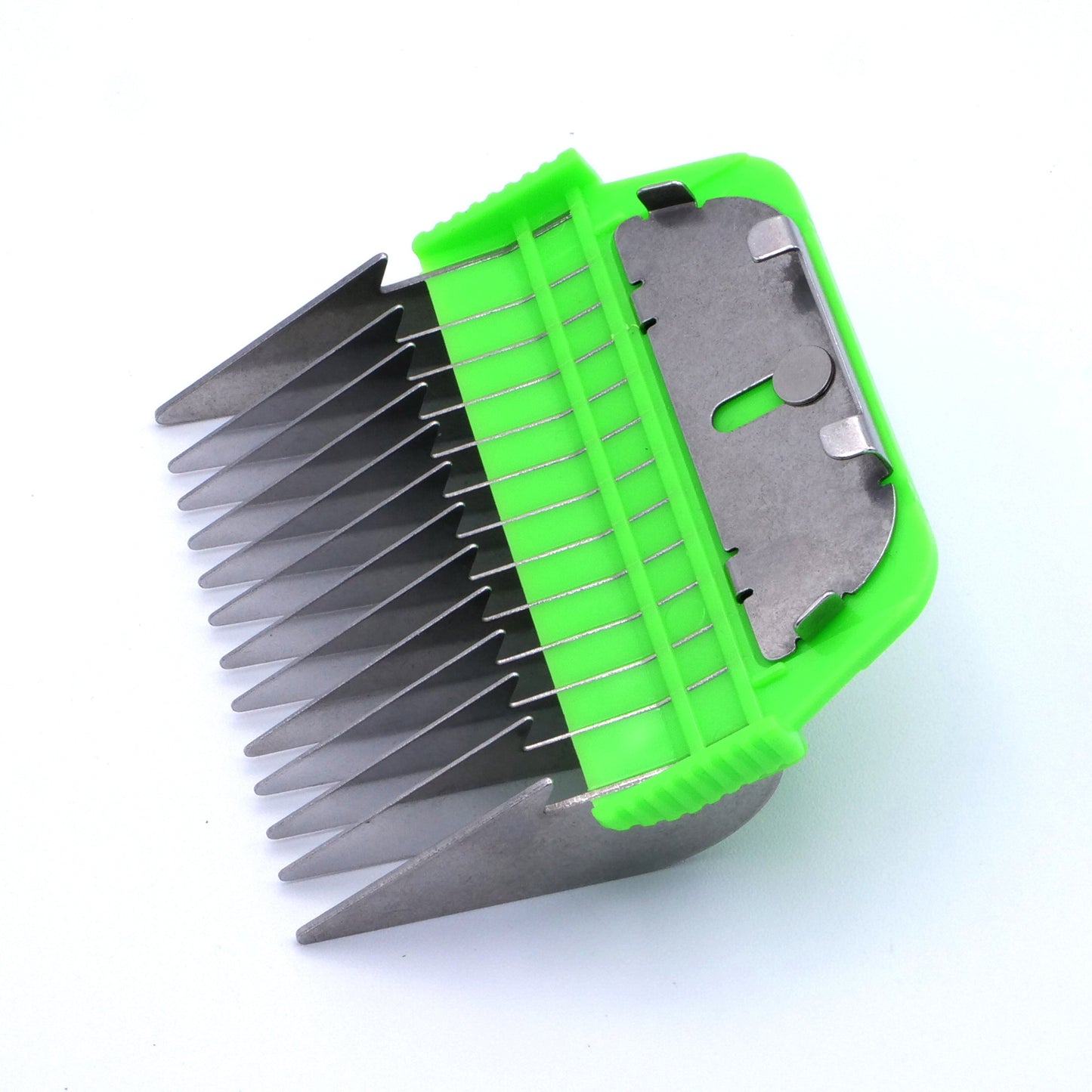 The Artero Wide Snap-On Metal Comb 16mm - 5/8" is designed for use with the Artero A5 wide clipper blade and offers a smooth, even finish. This comb is also compatible with Andis, Moser, Heiniger, Oster, and Aesculap Fav5 and Fav5 CL blades. Features: Cutting height: 5/8" Metal Construction Fits A5 Clippers.