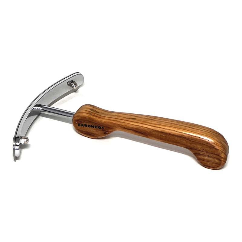 The Aaronco® Micro Shedder™ Professional Pet Grooming Rake works best de-shedding short, double coats. Designed by industry leader Sam Kohl, it removes dense undercoat, and reduce excess topcoat. Its curved stainless-steel head and blunt micro-size teeth maximize coat removal without damage to the fur or skin.