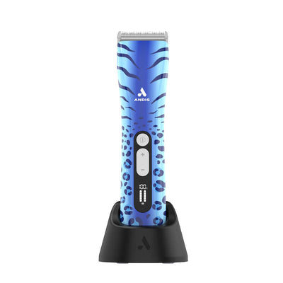The Andis ProClip® 5-In-1 WILD Gabriel Feitosa Signature Series is a cordless grooming powerhouse designed for the demands of both shop and show ring. With five precision blade lengths (#9, #10, #15, #30, #40), five power settings (4,500–6,500 SPM), and 2.5 hours of cordless runtime, it glides effortlessly through coats, paws, and sensitive zones. 5-in-1 blades offer faster grooming without having to have multiple blades with a quick flip of a lever. Clipper on stand.