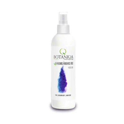 Botaniqa Refreshing Fragrance Mist Fresh Love for pets has a soft but fresh floral-woody aroma with hints of vanilla, jasmin and citrus undertones.