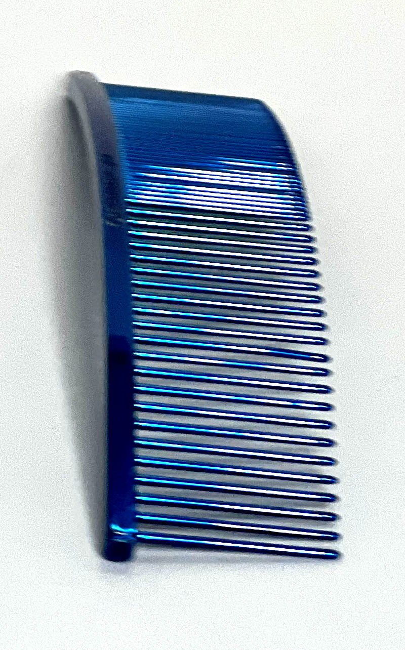 The Greyhound professional pet grooming comb ARC Curved Collection provides superior styling control. These curved combs work great for finishing work and hard to reach areas specifically for fluffing heads and legs while also ideal for "spray up" styles. These European dual tine medium/fine combs come in the fun Candy colors and two sizes. Blue