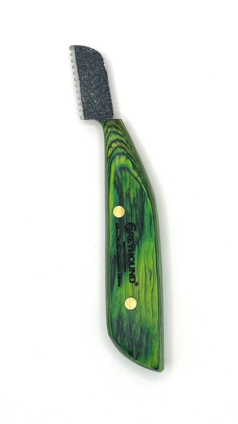 The collection is designed with well-known terrier breeder, groomer and show handler, Dan Sackos who has been a mentor to other legends in the field. such as Gabriel Rangel. The Dan Sacko tools were developed to allow for versatile hand stripping techniques, coat rolling, and flatwork. Coarse, right handed.
