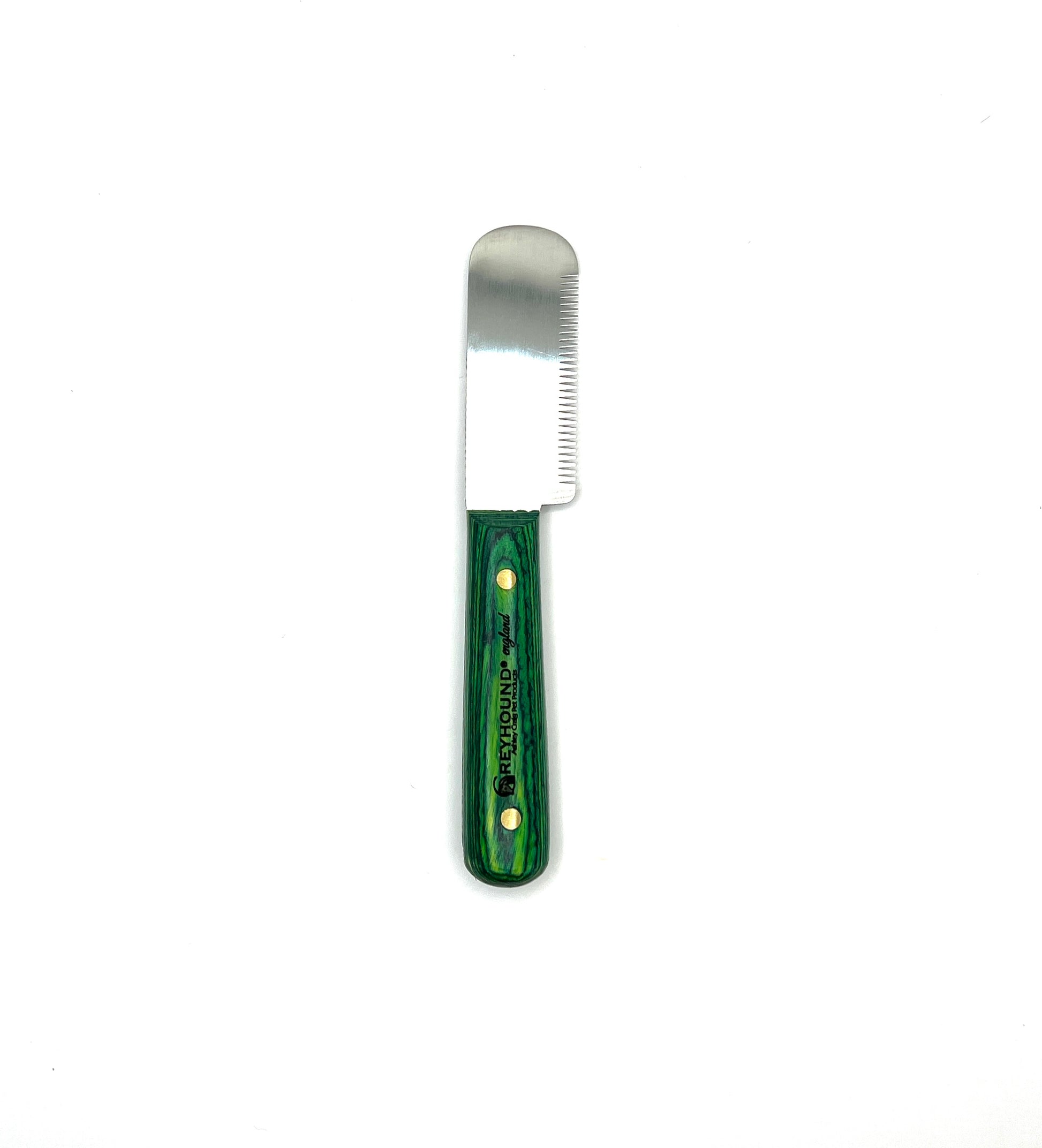 These larger grip handled carding tools by Greyhound were designed for comfort and to lessen hand fatigue. The larger blade works well to card coarser coat while the finer tool grips more coat. The ergonomic wood handle is created to maximize comfort with a smooth finish wrapped around 3 sides. Comes in Right or Left Handed styles. Medium Teeth, Left Handed