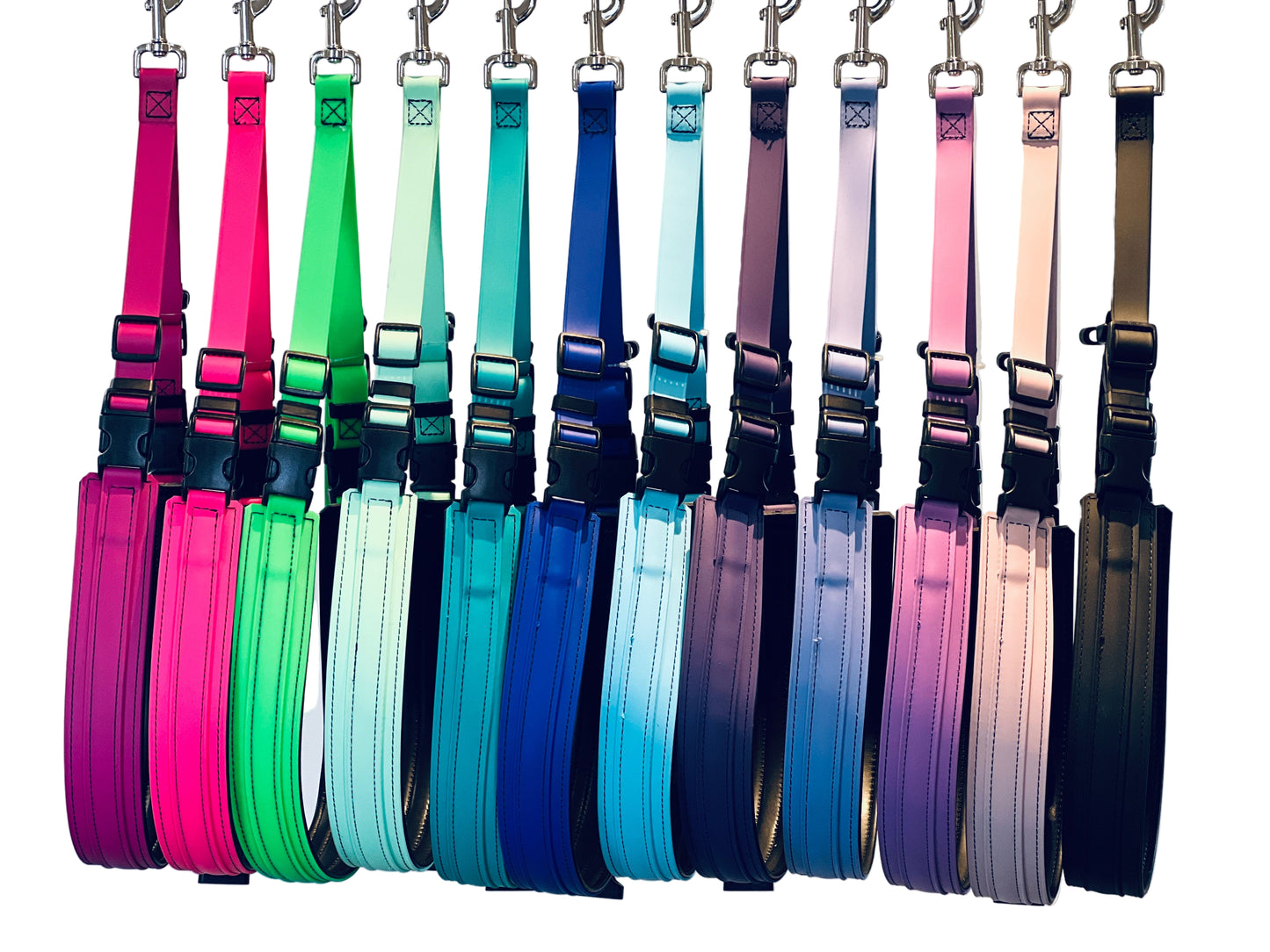 The groomerverse flexible belly band with quick release sling is designed to help for rear support and safety. This product comes with the larger padded belly strap and a smaller strap without padding. Biothane is easy to clean, odor resistant and comes in a variety of colors allowing for visual organization or a stylized workspace.