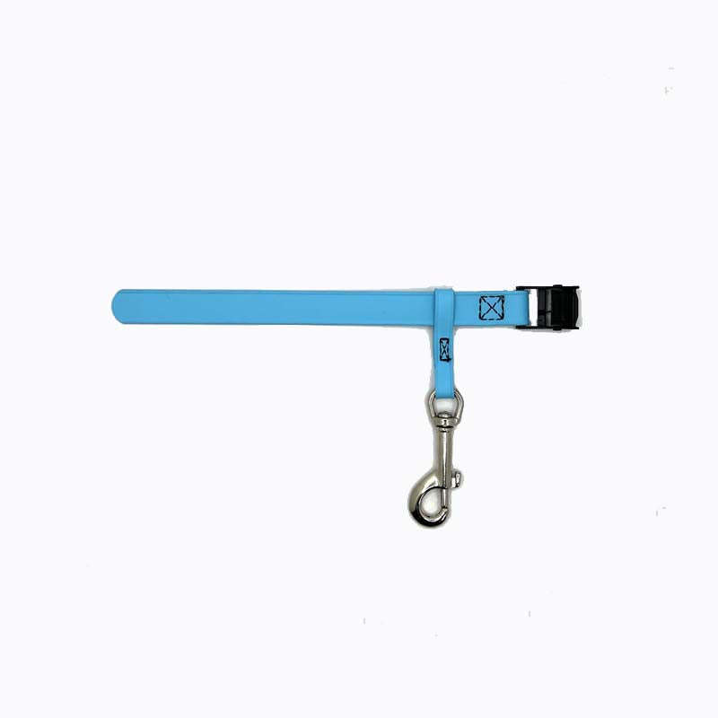 Our grooming loops safety tether is used to fit snuggly around your grooming arm and clip securely to the ring on our grooming loops. Biothane is easy to clean, odor resistant and comes in a variety of colors allowing for visual organization or a stylized workspace. Light Blue.
