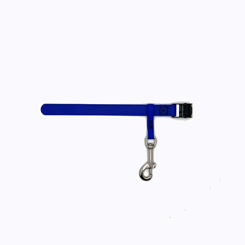 Our grooming loops safety tether is used to fit snuggly around your grooming arm and clip securely to the ring on our grooming loops. Biothane is easy to clean, odor resistant and comes in a variety of colors allowing for visual organization or a stylized workspace. Royal Blue.