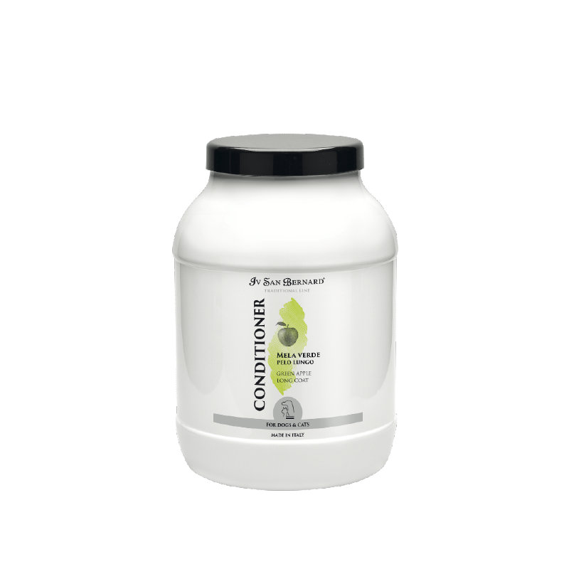 Iv San Bernard Traditional Green Apple Pet Conditioner is specially formulated for breeds with long coats. The emollients soften and penetrate the hair shaft to retain moisture, prevent dryness, increase volume and shine while reducing static electricity and coat breakage. Utilizing menthol, the formula promotes blood circulation to stimulate hair growth. 3000ml.