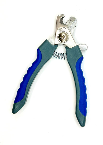 These light weight professional-grade nail trimmers feature heavy-duty stainless steel curved blades and ergonomic contoured handles, allowing for greater control with less strain on the hands. The contoured, curved blades allow for greater maneuverability for all shapes and lengths of nails. Small open position.
